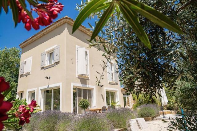 Villa Aprile Saint-Étienne-du-Grès Eksteriør billede